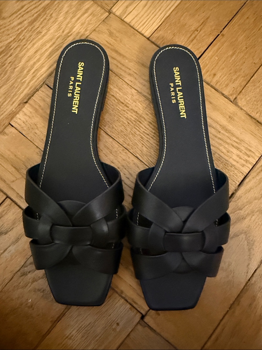 Saint Laurent Tribute flats